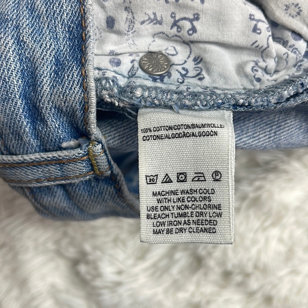 Free People Cut Off Distressed Jean Short - Picture 6 of 6